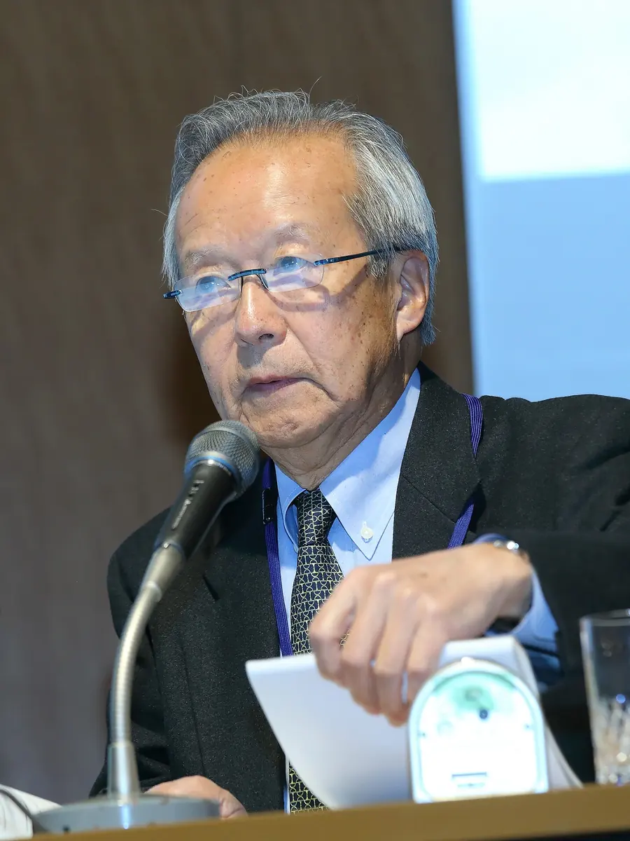 特別講演会で登壇する医師 小堀鷗一郎先生